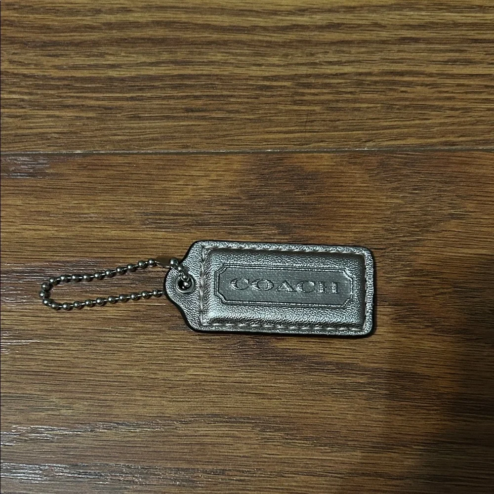 Small‎ Coach Silver Metallic Leather Fob Bag Charm Keychain Hang Tag Approx 2